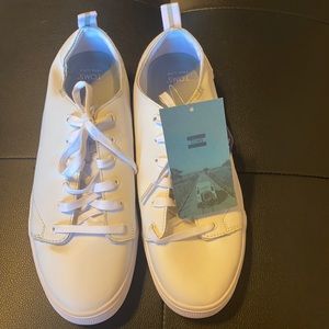NWT - Toms trvl lite leather sneakers women sz 10